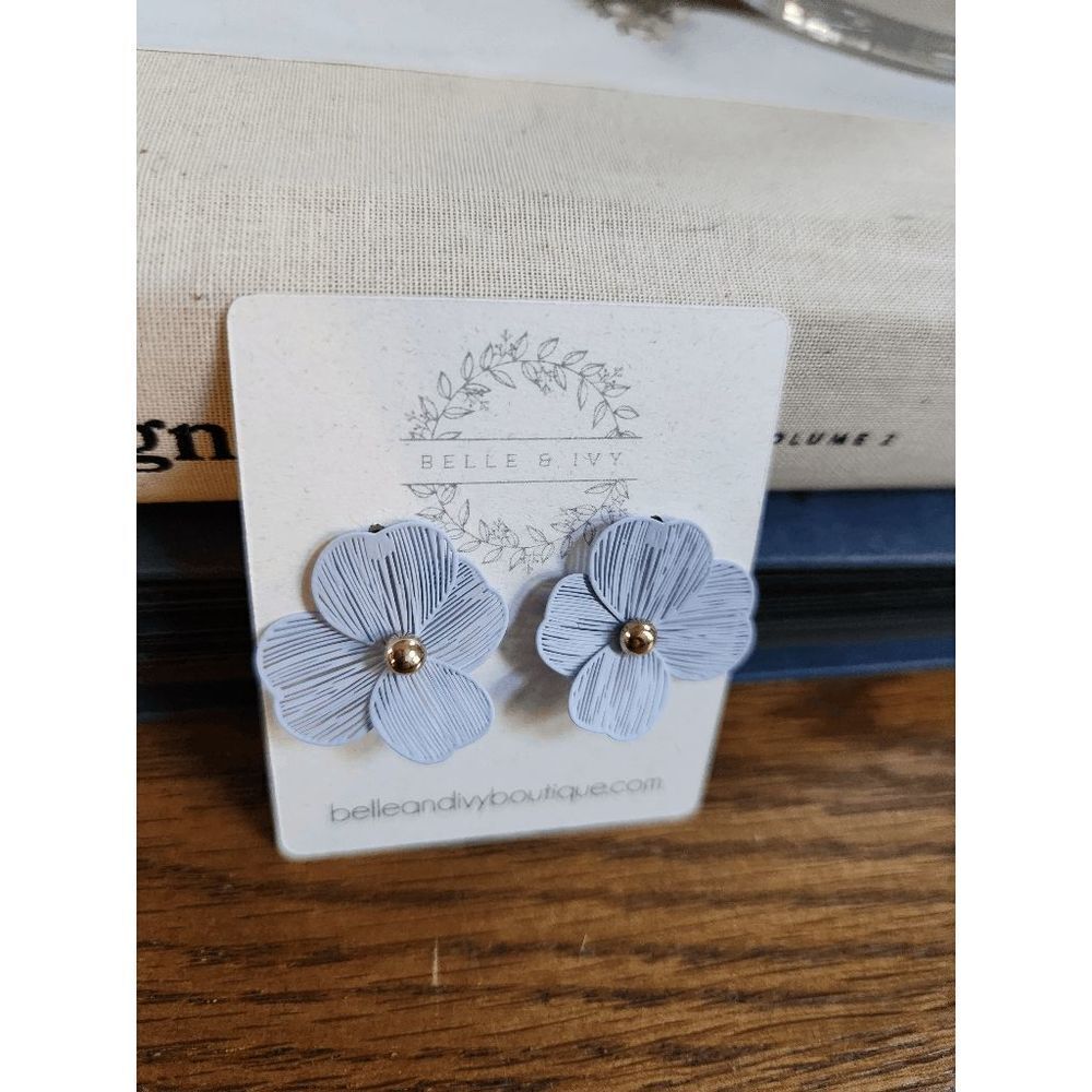 Lavender Flower Statement Earrings | Gold Center